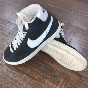 Big Kid Nike Blazer Mid GS (size 4Y - women 6)